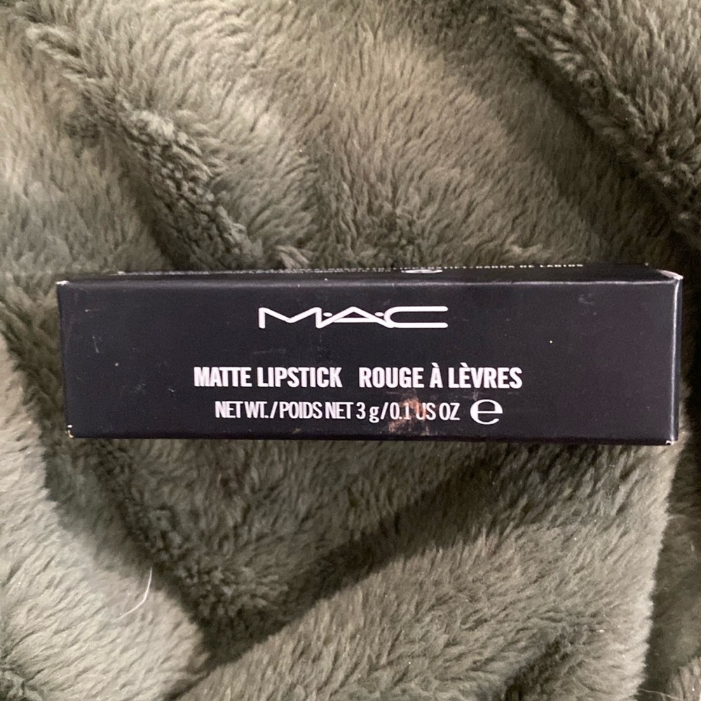 MAC Cosmetics Matte Lipstick BRAND NEW in shade: KINDA SEXY.